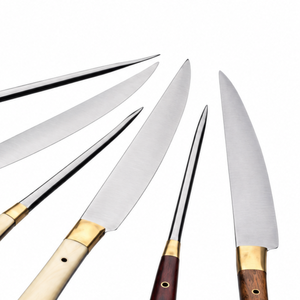 Juego de Seis Cuchillos para Trinchar Carne con Hojas Plateadas y Mangos Negros Naturales y Marrones con Refuerzos Dorados para Cortar y Rebanar en la Cocina - Product Image 1