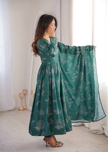 Robe de mariée de luxe la plus vendue pour femmes, robe de soirée élégante, provenant d'un fournisseur indien à prix de gros - Product Image 5