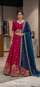 Conjunto de lehenga diseñado con un cuello redondo atemporal y un cremallera lateral con cierre trasero para garantizar un ajuste perfecto. - Product Image 2