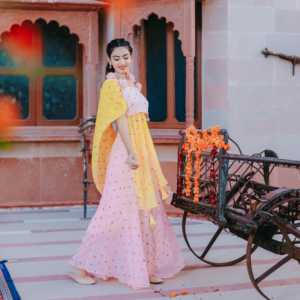 Ensemble de costume en mousseline de soie respirante rose flamant pour femme avec matière en georgette - Taille XS - Product Image 6