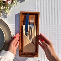 Houten lepel- en vorkhouder, perfect voor eettafels, restaurants, cafés, hotels, evenementen en feesttafels. Bestek voor thuis & keuken.