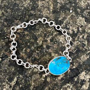 Bracelet ajustable en argent sterling 925, turquoise, fait main, luxueux, minimaliste, avec pierres précieuses, cadeau pour elle, anniversaire - Product Image 1