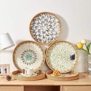 Plateau décoratif en rotin fait main avec incrustation de nacre motif feuille, style moderne, ovale, pièce unique, personnalisable pour mariage - Product Image 5