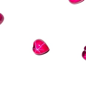 Cœur de rubis étoilé transparent 6x6 mm 1,1 carat, cabochon poli créé en laboratoire avec effet étoile à 6 branches pour la fabrication de bijoux - Product Image 2