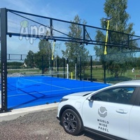 Terrain de padel résistant au vent fort avec structure en acier renforcé, spécialement conçu pour les régions côtières humides