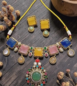 Ensemble de collier ras-de-cou en moissanite plaqué or de qualité supérieure, élégant et raffiné, pour femmes, idéal pour les occasions classiques et les soirées - Product Image 6