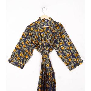 Kimono léger en coton 100% fait main à imprimé floral, idéal pour l'été, le spa, comme peignoir, ou comme robe de nuit romantique longue, ou comme tenue de plage ou de bikini. - Product Image 3