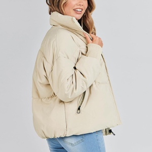 Blouson matelassé personnalisé pour femme avec logo, en coton, coupe ample, épais, d'hiver, noir, pour l'extérieur - Product Image 2