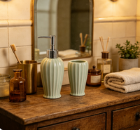 Ensemble d'accessoires de salle de bain en céramique personnalisable, moderne et simple, en deux pièces, respectueux de l'environnement, avec logo personnalisé, kit de bain pour la maison, les hôtels et les salles de bain