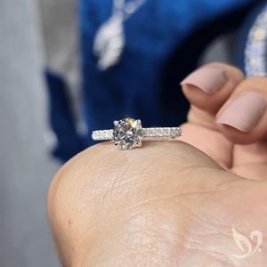 Anillo de compromiso de oro macizo de 10K con halo oculto y diamante cultivado en laboratorio de corte redondo de 1 quilate certificado por IGI - Product Image 3