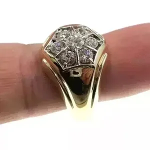 แหวนมอสซาไนต์แบบยูนิเซ็กซ์ วินเทจ ชุบทองคำเหลือง เงินแท้ 925 รูปทรงตัววี ประดับเพชรแบบคลัสเตอร์ วงกว้าง สำหรับวันครบรอบ - Product Image 1