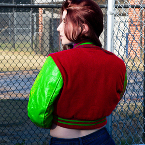 Chaqueta Corta Estilo Universitaria para Mujer, Color Verde Esmeralda, Estilo Bomber, Mangas de Cuero Sintético, Ropa Exterior Informal, Moda Urbana para Mujer - Product Image 4