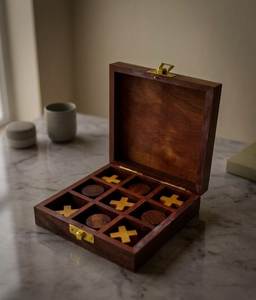 Juego Educativo de Tres en Raya de Madera, Juego de Mesa Tic Tac Toe con Tapa Acrílica, Cuadrícula 3x3, Piezas X y O para Juego Familiar - Product Image 3