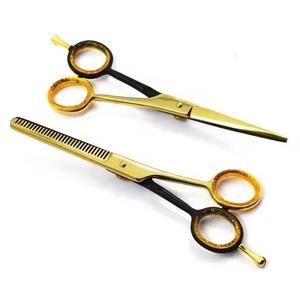 Ensemble de ciseaux de coiffure professionnels en acier inoxydable, finition dorée et poignées noires, pour usage en salon - Product Image 3