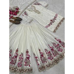 Ensemble pour femmes en dentelle à bordures fantaisie pour les occasions spéciales - Product Image 3