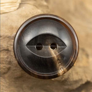 Botones de hueso de cuerno natural de alta calidad personalizados para accesorios de procesamiento de ropa de camisa Botón de cuerno hecho por Tayyab Handicraft - Product Image 4