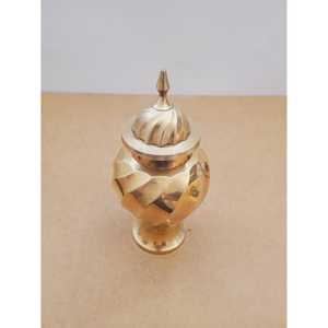 Recipiente para Almacenamiento de Alimentos de Calidad Superior Hecho de Metal con Diseño Único, Bañado en Color Dorado, Aspecto Atractivo, Tarro para Jengibre con Tapa Superior - Product Image 1