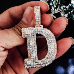 Collier pendentif moderne en forme de lettre D avec détails de pierres brillantes en diamant de laboratoire, bijou initial élégant - Product Image 1