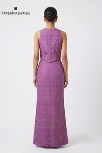 Ensemble coordonné élégant pour femme, sans manches, avec veste boutonnée et jupe longue maxi, tenue tendance en deux pièces, disponible en différentes tailles - Product Image 3