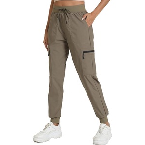 Pantalon cargo sur mesure, coupe ajustée, matière extensible en coton doux pour le confort et le style, parfait pour le travail, les voyages ou la salle de sport - Product Image 1