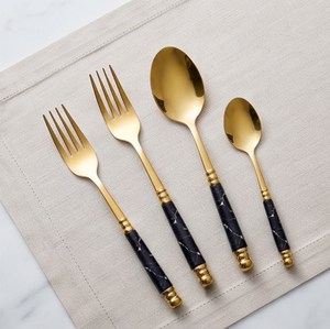 Service de couverts Glam Gold Polished avec manches en marbre noir, compatible lave-vaisselle, vaisselle de mariage, pièce décorative - Product Image 4