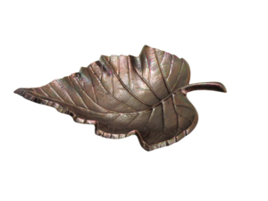 Plateau décoratif en feuille d'aluminium métallique irisé – Centre de table rustique texturé motif feuillage d'automne et bol à bibelots - Product Image 1