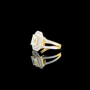 Bague Halo Pavée en Or Massif 14 carats avec Diamant de Laboratoire Taille Émeraude Certifié IGI pour Femme – Luxe - Product Image 2