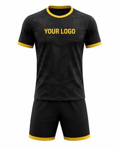 Ensemble de maillots de football personnalisés sublimés pour hommes, noir et jaune, imprimé géométrique, respirant, coupe athlétique, manches courtes, col rond - Product Image 1