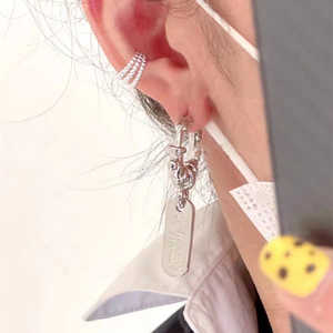 ต่างหูห่วงวิวี ซิลเวอร์ บราสส์ ยูนิเซ็กส์ - Product Image 4