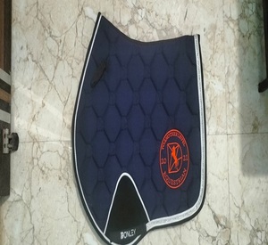 BRAND ZONE Sous-selle de dressage carrée à contact étroit Numnah en satin de soie, durable et confortable, équipement équestre, sangle de selle - Product Image 4