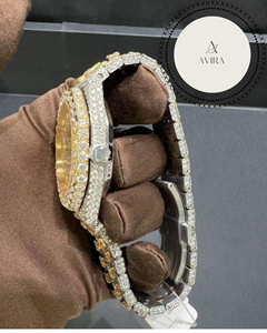 Reloj de Acero Inoxidable con Cristales de Zafiro y Moissanita Dorada, Diseño Analógico de Moda, Totalmente Adornado con Piedras, Venta al por Mayor - Product Image 5
