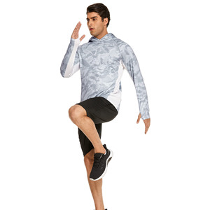 Fournisseur en gros de sweats à capuche de pêche personnalisés pour hommes UPF 50+ avec masque intégré, unisexes, confortables et offrant une protection solaire - Product Image 5