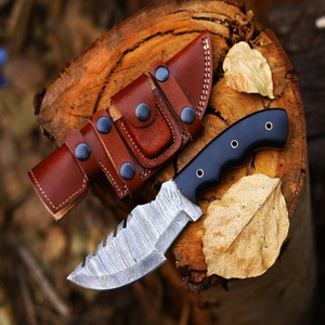 Cuchillo de Caza de Hoja Fija con Patrón Damasco Plateado, Mango Ergonómico Negro y Funda de Cuero Marrón para Supervivencia al Aire Libre y Camping - Product Image 5