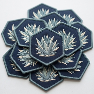 Badge en forme d'œil de bœuf rouge et jaune, personnalisé, en gros, avec bordure beige en sergé assortie, à thermocoller - Product Image 6