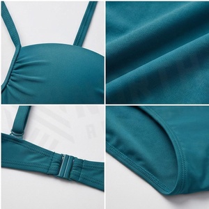Conjunto de bikini color verde azulado para mujer con detalle central de cuentas, top tipo bandeau y braguita hipster, traje de baño elástico de color liso - Product Image 4