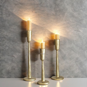 Candelabro de Hierro Hecho a Mano de Alta Calidad, Estilo Único, Diseño Indio, para Navidad y Bodas - Product Image 1