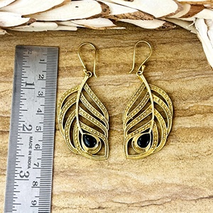 Boucles d'oreilles pendantes bohèmes à plumes très demandées, en laiton tribal, plaqué or 18 carats, motif paon, pour femmes, vente en gros/OEM/ODM - Product Image 5