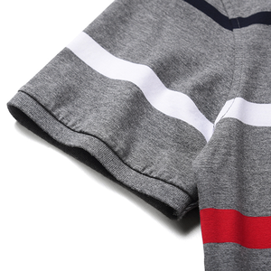 เสื้อโปโลผู้ชายลำลองสีเทา ลายทางแนวนอน ทรงเข้ารูป ผ้าฝ้าย แขนสั้น แฟชั่นลายทางสีแดงขาว เสื้อยืดใส่หน้าร้อน - Product Image 4