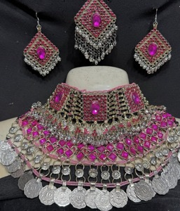 Parure de bijoux afghans Kuchi, collier ras-du-cou rouge, boucles d'oreilles, ensemble de bijoux de mariée tribaux vintage, parure de collier ras-du-cou traditionnel avec pièces de monnaie - Product Image 5