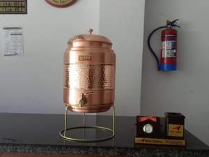 Distributeur d'eau en cuivre au design polyvalent, finition lisse, pour toutes occasions, vente en gros - Product Image 2