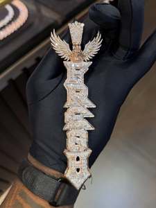 Pendentif Breloque Hip Hop en Or avec Diamants de Laboratoire pour Homme, Entièrement Sertie, Ailes d'Ange, Logo Couronne, Bijou Certifié IGI, Coupe Ronde Brillante - Product Image 1