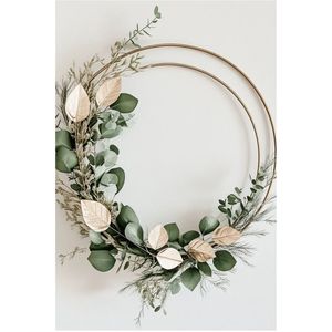 Couronne murale moderne en métal doré avec feuilles d'eucalyptus artificielles et feuillage métallique pour la décoration intérieure et les événements (vente en gros) - Product Image 1