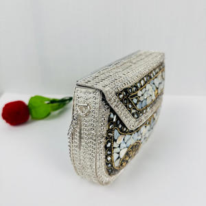 Sac à main de soirée moderne en métal plaqué or poli de luxe Antique Sling Embrayage Sculpture de fête de mariage nuptiale - Product Image 6