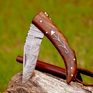 Couteau pliant artisanal de haute qualité en acier Damas de qualité industrielle, manche en bois, étui en cuir, personnalisable OEM, utilitaire de survie - Product Image 6