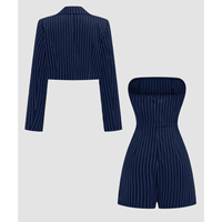 Ensemble coordonné 2 pièces à rayures fines bleu marine : Blazer court et mini-robe bustier ajustée, ou mini-robe portefeuille ajustée à rayures fines pour un look professionnel