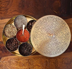 Boîte à épices marocaine en métal gravé, ronde, 7 compartiments, récipient de rangement de cuisine avec couvercle - Product Image 3
