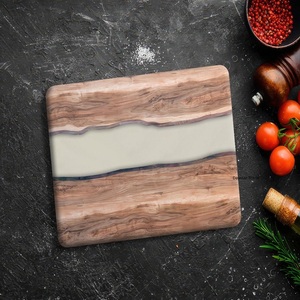 Planche à découper en résine de bois de qualité supérieure pour servir et hacher dans la cuisine - Product Image 1