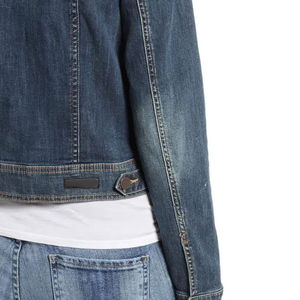 Veste en jean tendance pour femme, bleu classique, déchirée, courte, oversize, légère, décontractée, boutonnée - Product Image 6