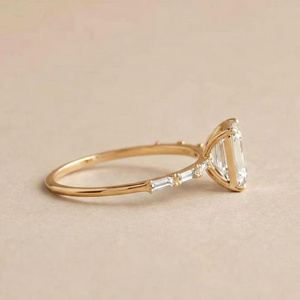 แหวนเพชรทรงมรกต 1.00 กะรัต สี F ความสะอาด VS1 ทองคำขาว 14k แหวนหมั้นคลาสสิกสำหรับผู้หญิง รับรองโดย GIA ทรงบาแกตต์ - Product Image 3