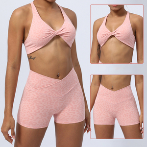 Conjuntos de ropa deportiva de yoga y fitness de 2 piezas para mujer, de secado rápido, con cuello pronunciado y efecto levanta glúteos, venta al por mayor 2026 - Product Image 1